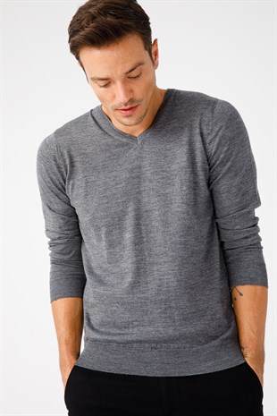 Мужской базовый трикотажный свитер с v-образным вырезом пепельно-серый