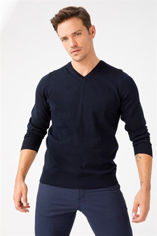 Мужской базовый трикотажный свитер с v-образным вырезом темно-синий