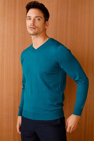 Мужской базовый трикотажный свитер с v-образным вырезом темно пепильно синий