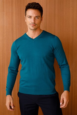 Мужской базовый трикотажный свитер с v-образным вырезом темно пепильно синий