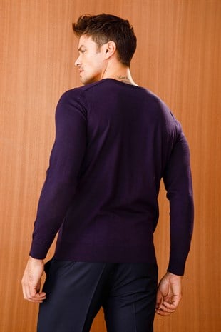 Мужской базовый трикотажный свитер с v-образным вырезом темно-фиолетовый