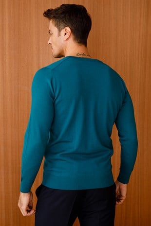 Мужской базовый трикотажный свитер с v-образным вырезом темно пепильно синий