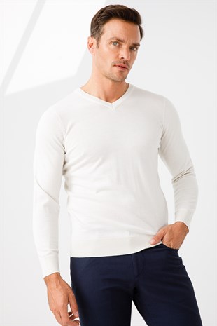 Мужской базовый трикотажный свитер с V-образным вырезом цвета кости