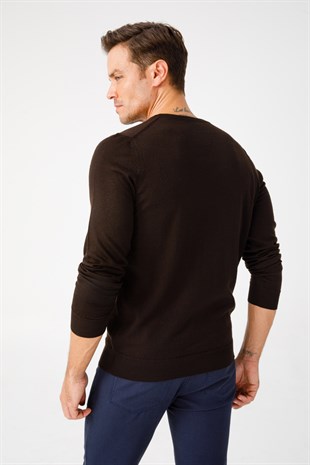 Мужской базовый трикотажный свитер с v-образным вырезом Темно-коричневый