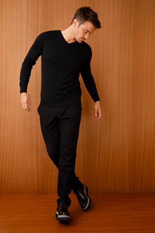 Мужской базовый трикотажный свитер с v-образным вырезом Черный