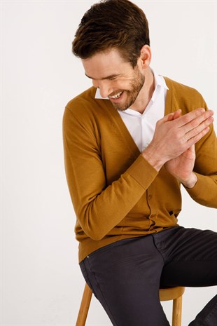 Мужской базовый трикотаж с V-образным вырезом Кардиган верблюд