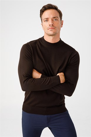 Мужской Базовый свитер с имитацией водолазки Коричневого цвета