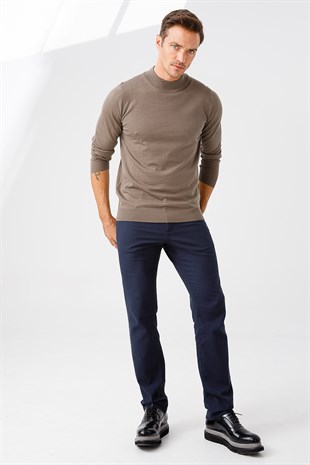 Мужской базовый свитер с имитацией водолазки из норки