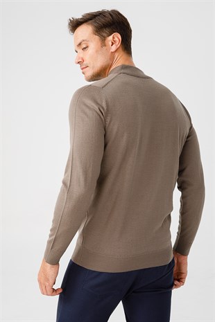 Мужской базовый свитер с имитацией водолазки из норки