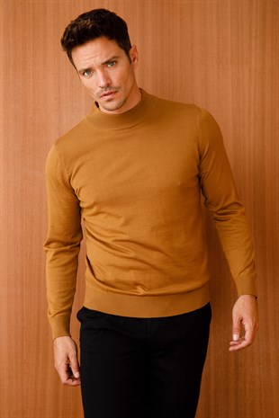 Мужской базовый свитер с имитацией водолазки верблюжьего цвета