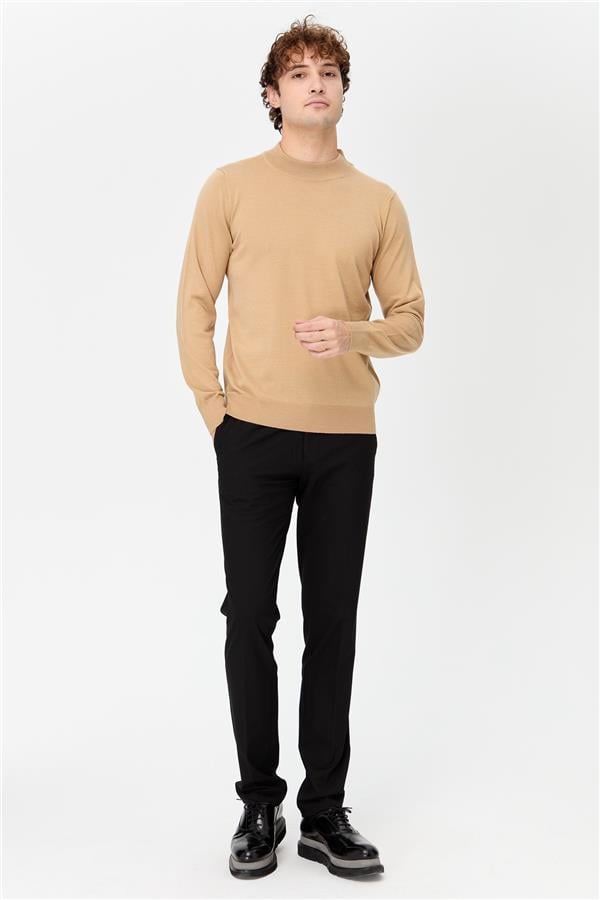 Мужской базовый свитер с имитацией водолазки коричневый