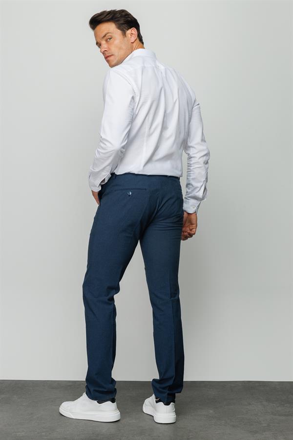 Мужские хлопчатобумажные брюки на резинке с карманами по бокам цвета индиго