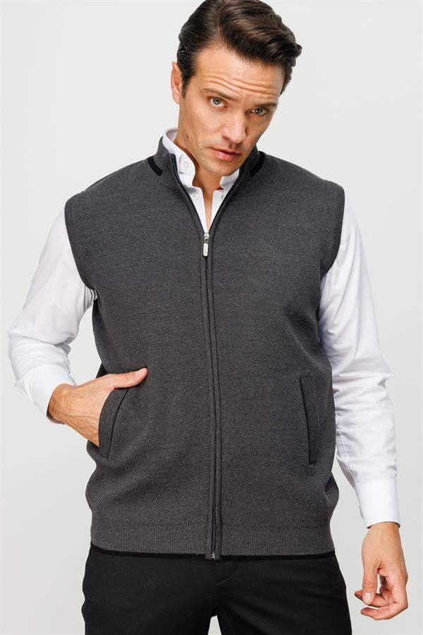 Мужской вязаный шерстяной жилет с круглым вырезом темно серый