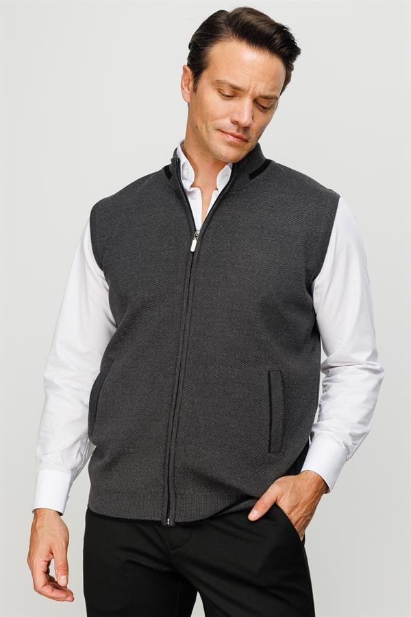 Мужской вязаный шерстяной жилет с круглым вырезом темно серый