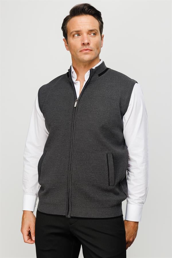 Мужской вязаный шерстяной жилет с круглым вырезом темно серый