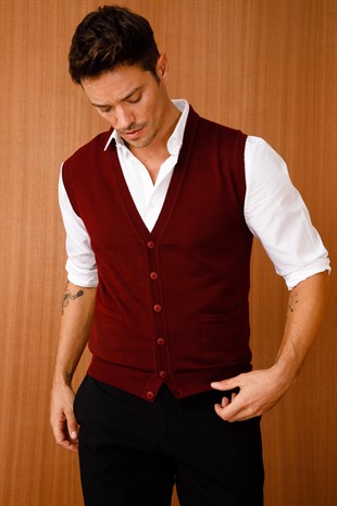 Мужской трикотажный жилет цвета сливы