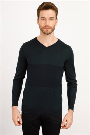 Мужской вязаный свитер с v-образным вырезом темно-зеленый