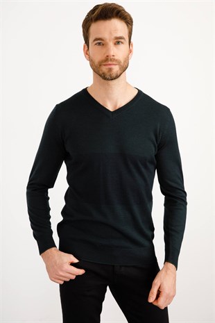 Мужской вязаный свитер с v-образным вырезом темно-зеленый