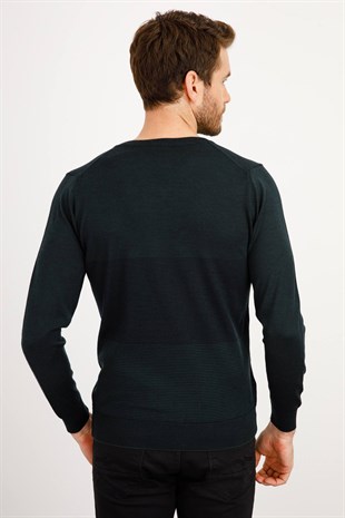 Мужской вязаный свитер с v-образным вырезом темно-зеленый