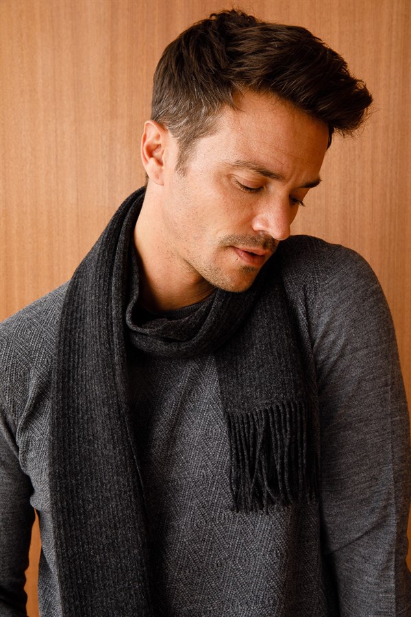 Мужской шерстяной шарф темно серый
