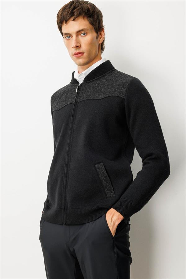 Erkek Hakim Yaka Göğsü ve Cebi Keçe Triko Mont Siyah