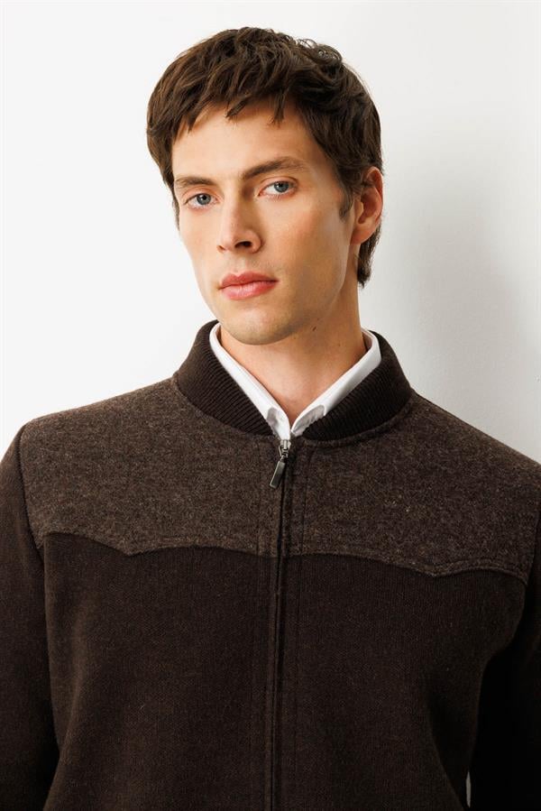 Erkek Hakim Yaka Göğsü ve Cebi Keçe Triko Mont K.Kahve