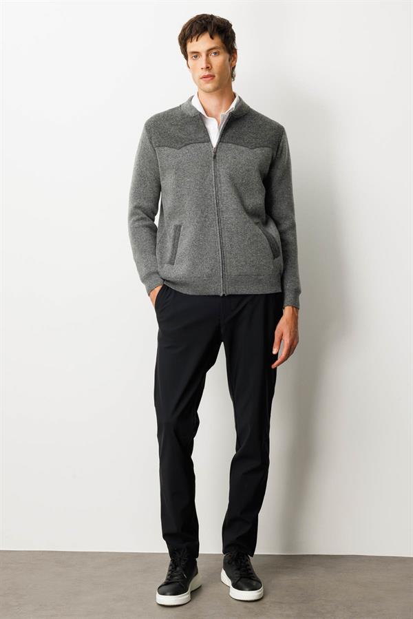 Erkek Hakim Yaka Göğsü ve Cebi Keçe Triko Mont Füme