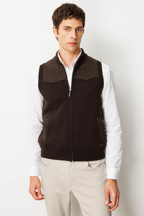 Erkek Hakim Yaka Göğsü ve Cebi Keçe Yün Yelek K.Kahve
