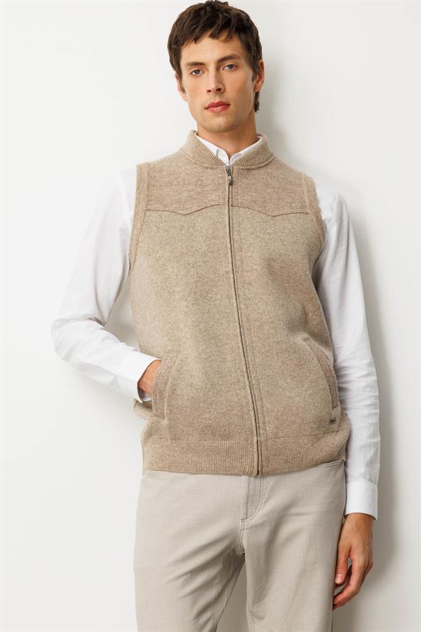 Erkek Hakim Yaka Göğsü ve Cebi Keçe Yün Yelek K.Bej