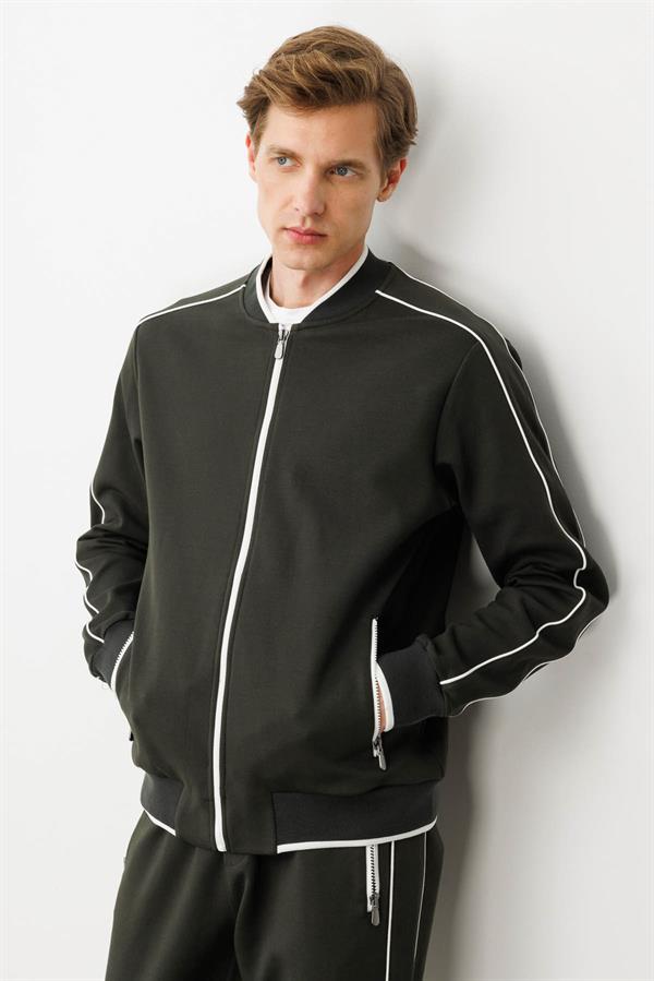 Erkek Hakim Yaka Kol Ucu ve Eteği Çizgili Eşofman Üstü K.Haki