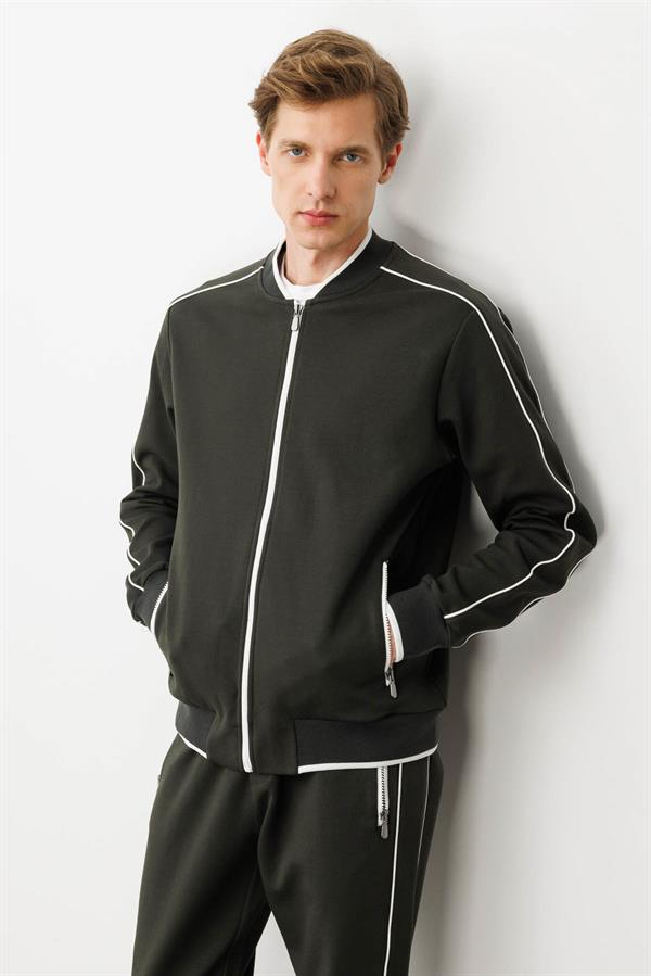 Erkek Hakim Yaka Kol Ucu ve Eteği Çizgili Eşofman Üstü K.Haki