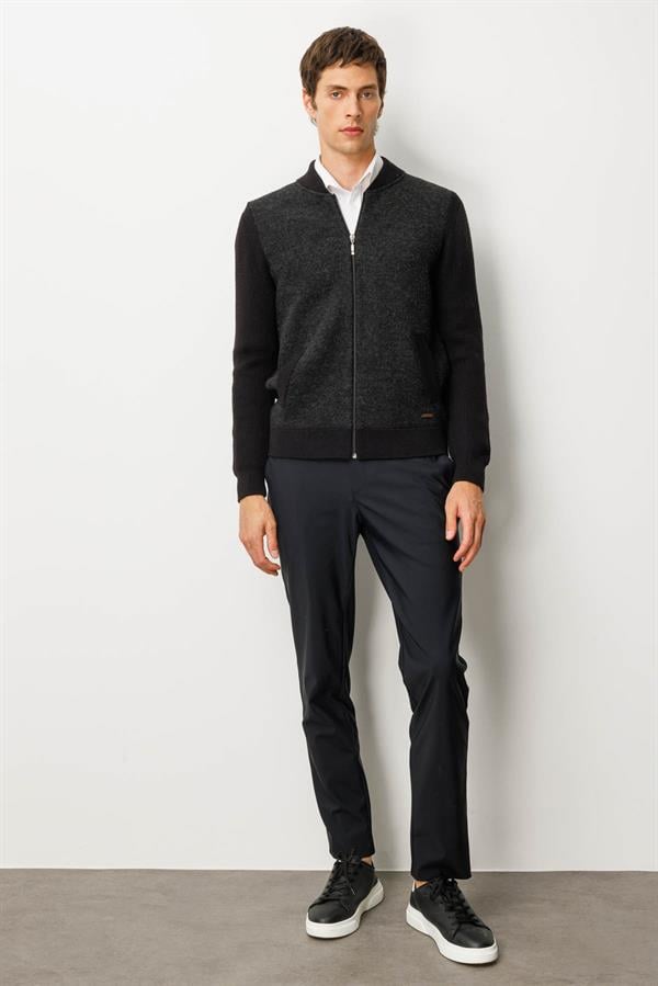 Erkek Hakim Yaka Önü Keçe Triko Mont Siyah