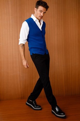 Мужской трикотажный жилет синий