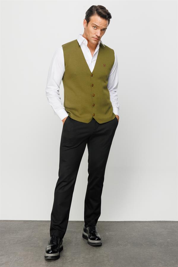 Мужской трикотажный тонкий жилет цвета хаки