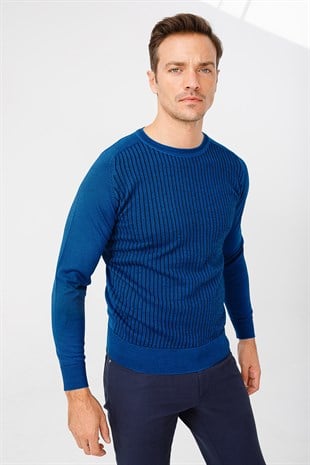 Мужской свитер с круглым вырезом синий