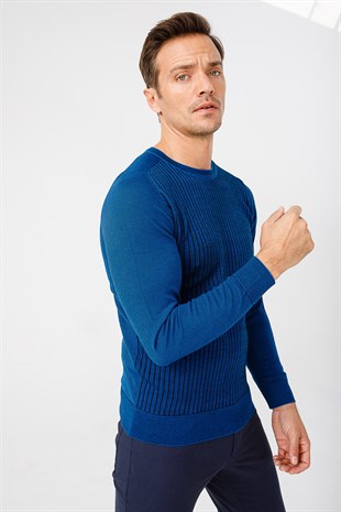 Мужской свитер с круглым вырезом синий