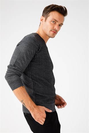 Мужской свитер с V-образным вырезом пепельно-серый