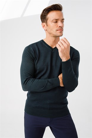Мужской свитер с V-образным вырезом зеленый