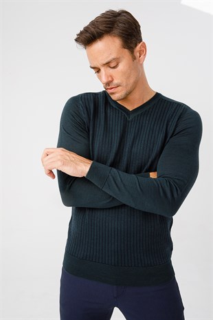 Мужской свитер с V-образным вырезом зеленый