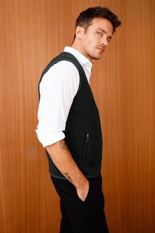 Мужской шерстяной жилет зеленый