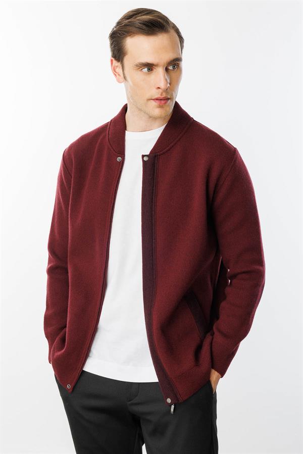 Мужское пальто из шерстяного трикотажа цвета сливы