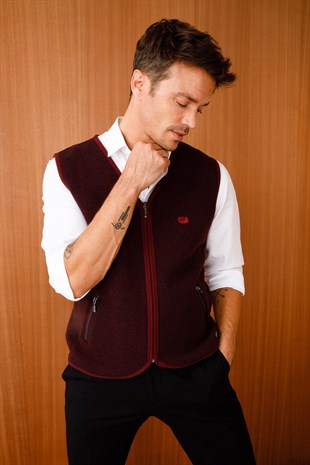 Мужской шерстяной жилет цвета сливы