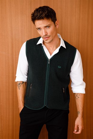 Мужской шерстяной жилет зеленый