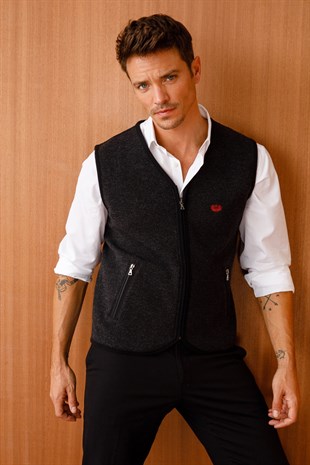 Мужской шерстяной жилет  черный