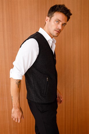 Мужской шерстяной жилет  черный