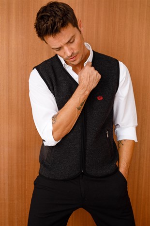 Мужской шерстяной жилет  черный