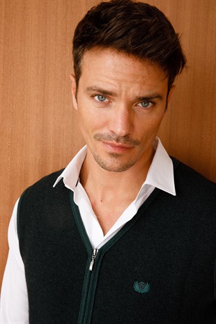 Мужской шерстяной жилет зеленый