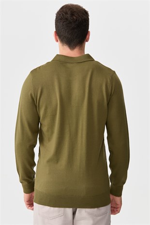 Мужской свитер с вырезом поло и рисунком спереди хаки