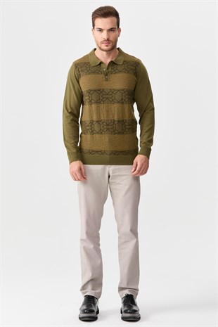 Мужской свитер с вырезом поло и рисунком спереди хаки