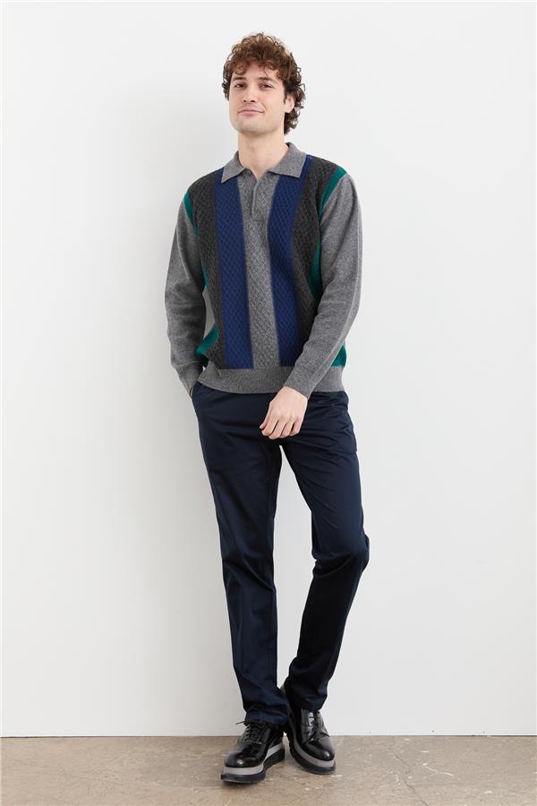 Мужской шерстяной свитер с воротником поло и узором спереди